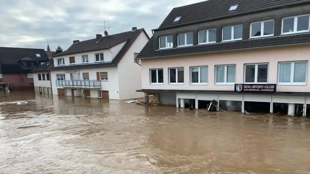 Das-Gym-von-Walter-Knieps-versank-in-den-Fluten