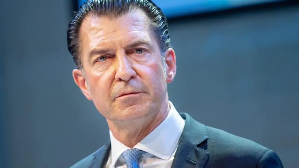 Philipp-Welte-Vorstand-Medienmarken-National-bei-Hubert-Burda-Media-Holding-und-Vizepraesident-des-Verbands-Deutscher-Zeitschriftenverleger-VDZ