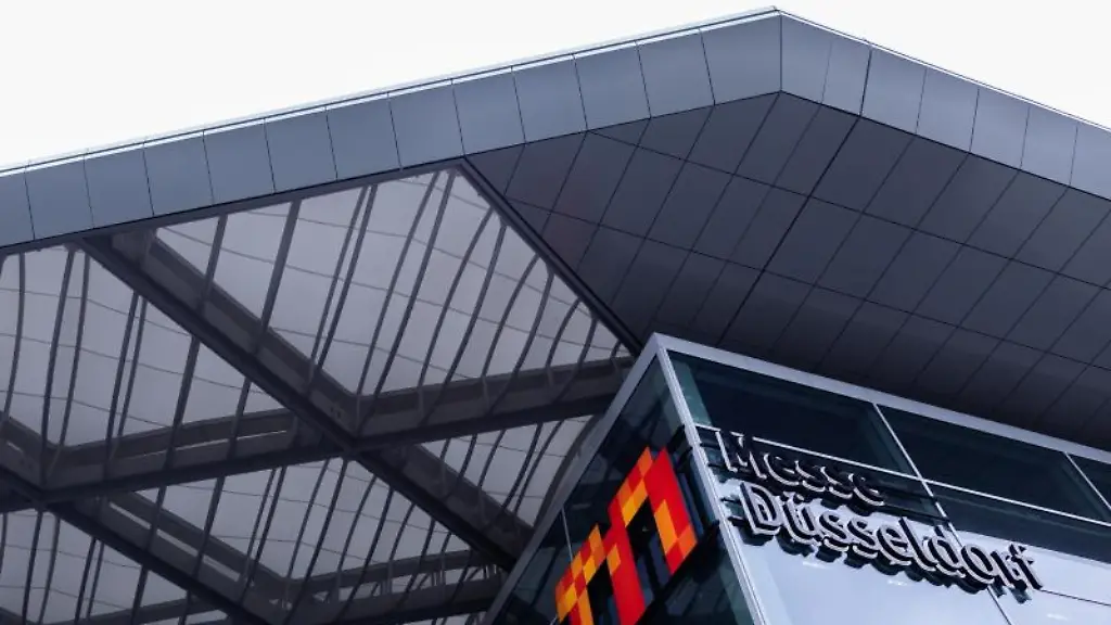 Blick-auf-die-Halle-1-der-Messe-Duesseldorf