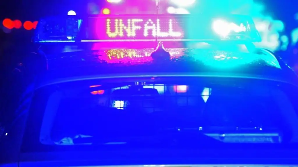 Polizei-Blaulicht-bei-Unfallaufnahme