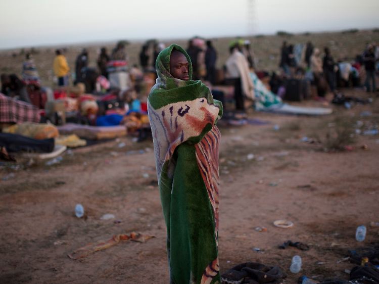 Flüchtlinge an der tunesisch-libyschen Grenze.