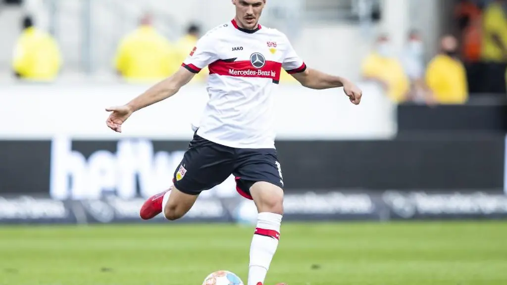 Stuttgarts-Pascal-Stenzel-in-Aktion