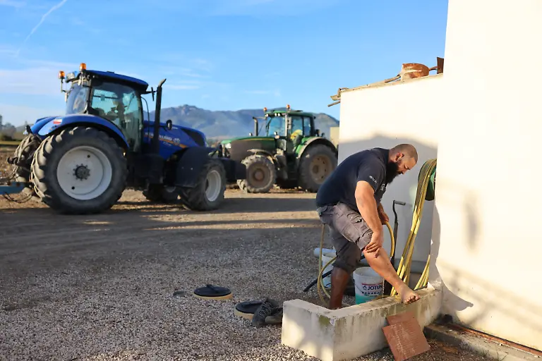 2021-10-26T125925Z-978685248-RC264Q9L1VJM-RTRMADP-3-CLIMATE-UN-SPAIN-DELTA