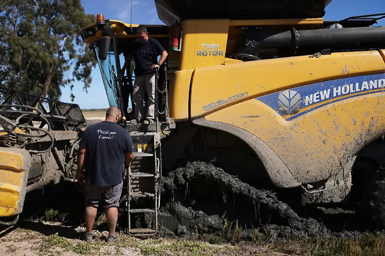 2021-10-26T125821Z-1862296652-RC2M3Q9XF9QQ-RTRMADP-3-CLIMATE-UN-SPAIN-DELTA