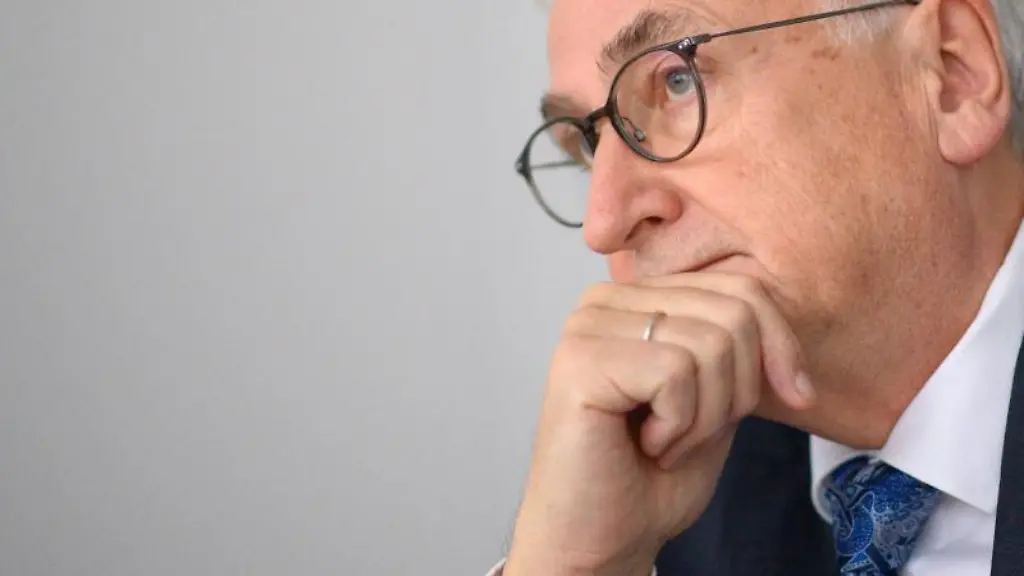 Michael-Richter-CDU-Finanzminister-des-Landes-Sachsen-Anhalt-im-Gespraech