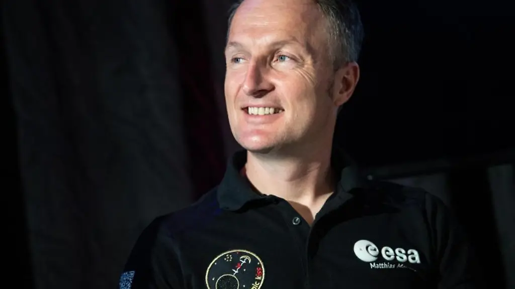 Matthias-Maurer-ESA-Astronaut-spricht-auf-einer-Pressekonferenz