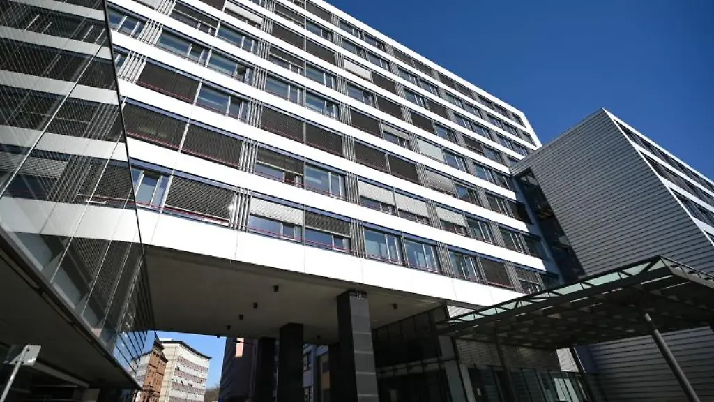 Der-Gebaeudetrakt-im-Frankfurter-Gerichtsviertel-mit-Sitz-des-Oberlandesgerichts-und-der-Generalstaatsanwaltschaft