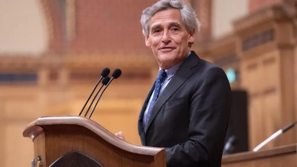 Der-ehemalige-Luebecker-Buergermeister-Bernd-Saxe-SPD-spricht