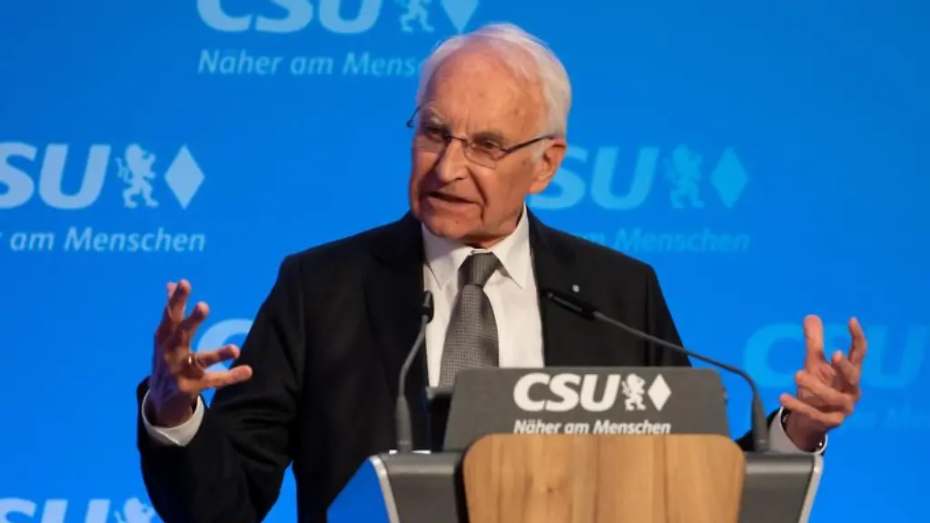 Bayerns-ehemaliger-Ministerpraesident-Edmund-Stoiber-CSU