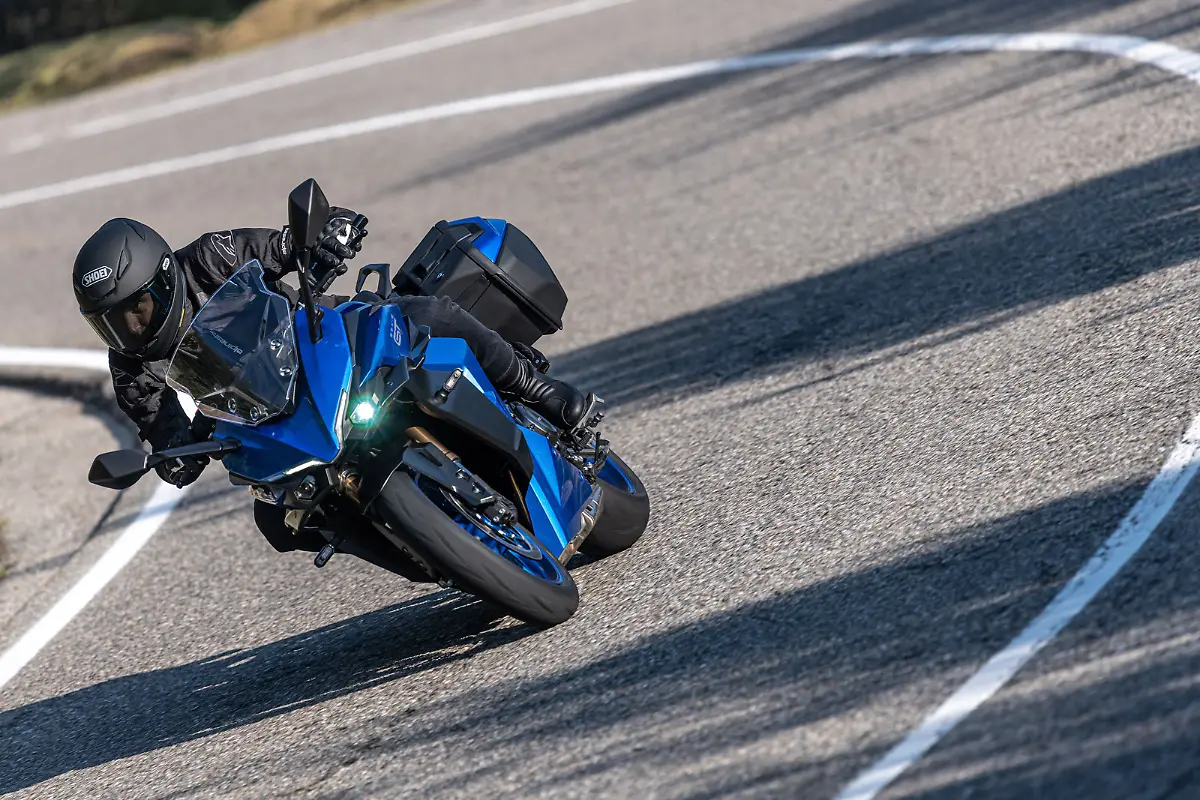 GSX-S1000GT-dynamic-43