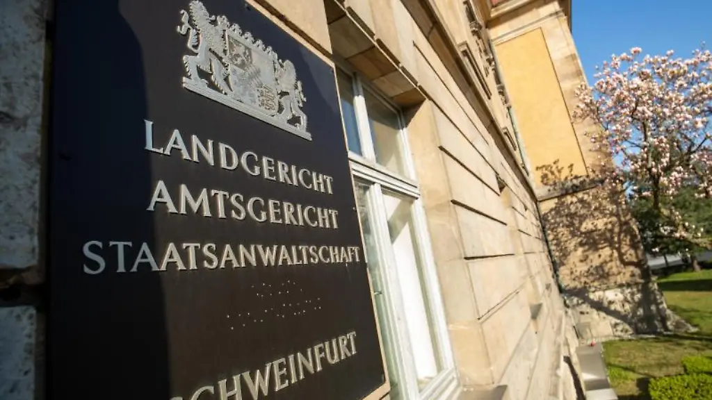 Aussenansicht-vom-Landgericht-und-Amtsgericht-Schweinfurt