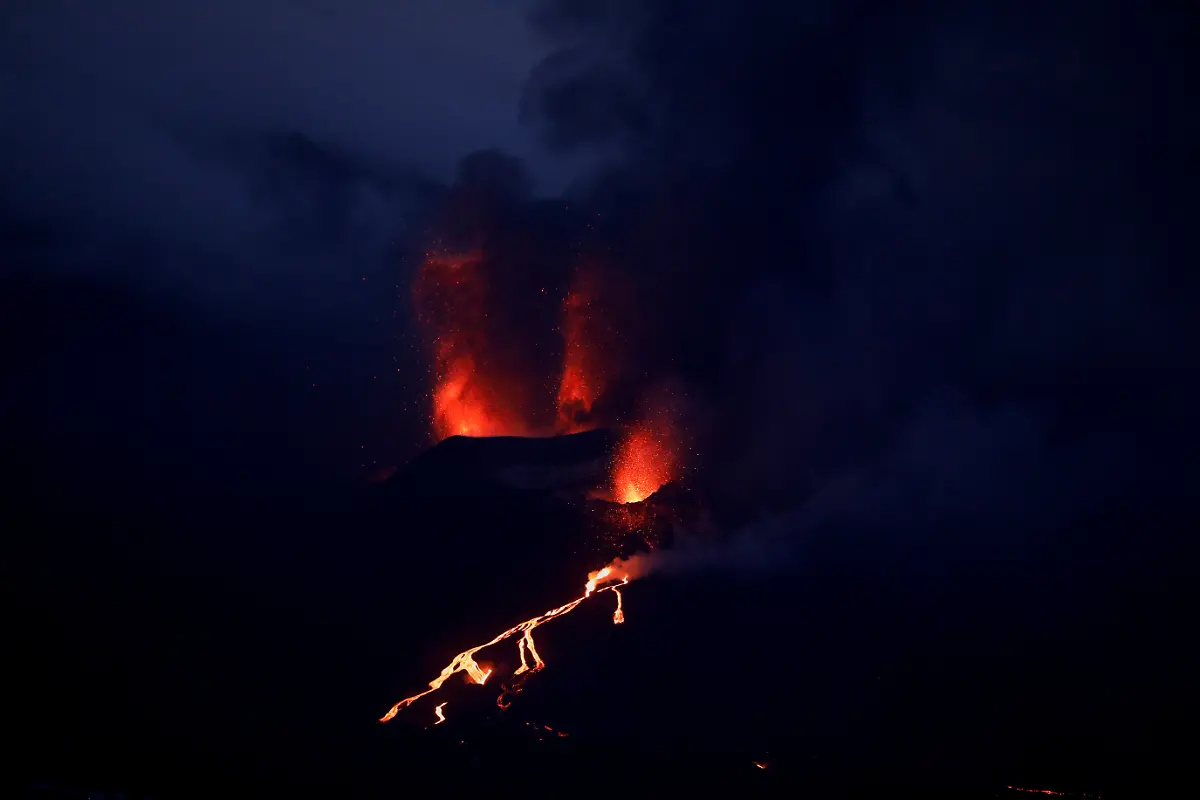 2021-10-23T201332Z-1909468810-RC2WFQ9TF0OO-RTRMADP-3-SPAIN-VOLCANO