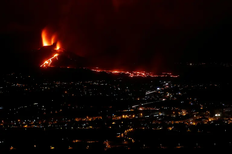 2021-10-23T202657Z-22859722-RC2UFQ92L9IP-RTRMADP-3-SPAIN-VOLCANO