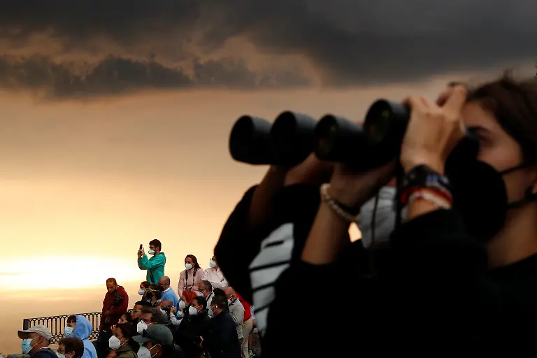 2021-10-24T134857Z-395543169-RC2SFQ9C5RZQ-RTRMADP-3-SPAIN-VOLCANO