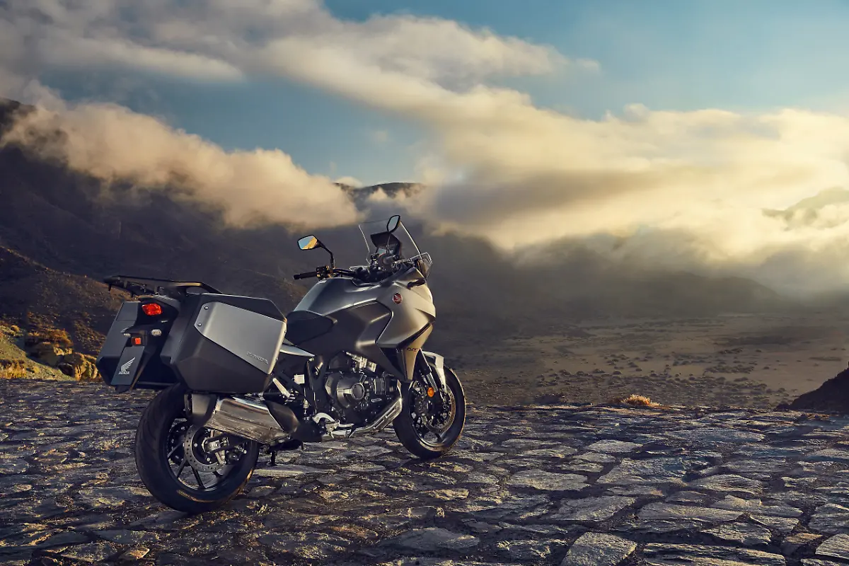 348218-2022-HONDA-NT1100