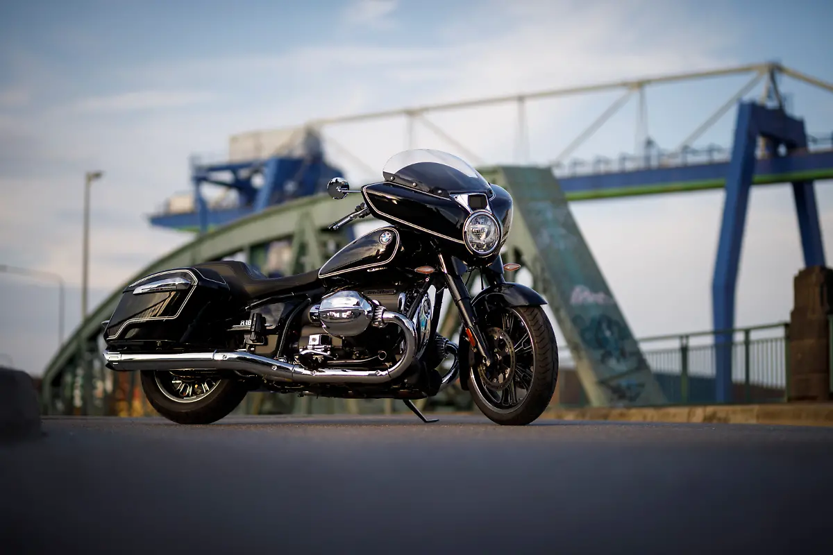 P90439601-highRes-bmw-r-18-b-first-edi