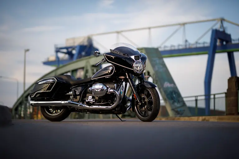 P90439601-highRes-bmw-r-18-b-first-edi