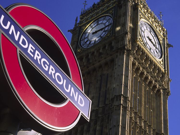 Beim Fahren mit der U-Bahn können London-Touristen binnen weniger Tage arm werden - die "Oyster Card" verhindert das. Oder noch besser: Man steigt gleich in den Doppeldeckerbus.