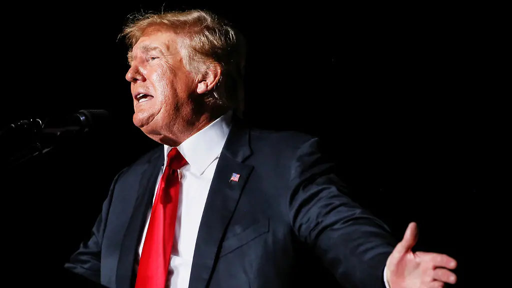 2021-10-10T022716Z-1819832506-RC2K6Q96EURY-RTRMADP-3-USA-TRUMP