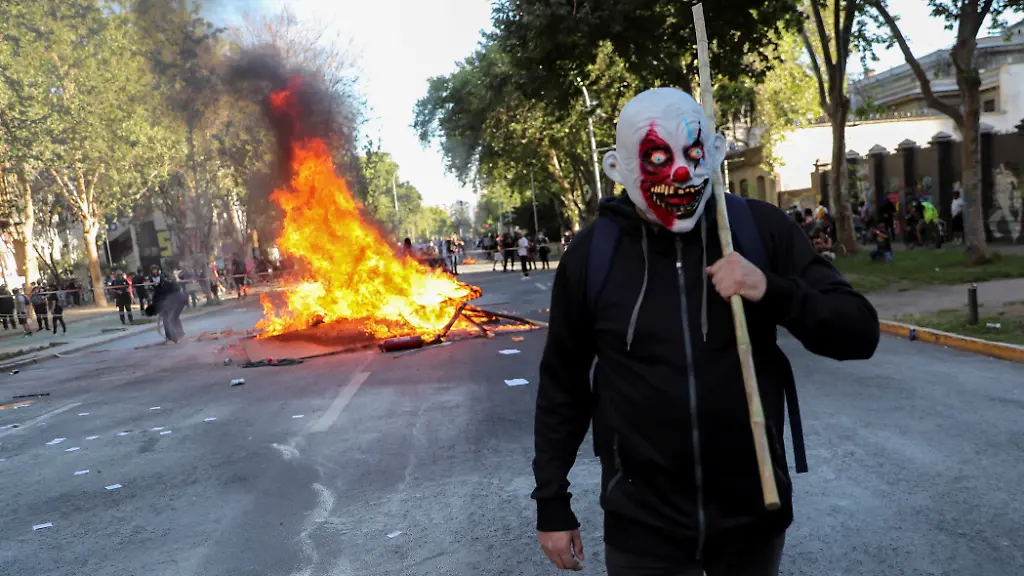 2021-10-19T005715Z-16832723-RC2MCQ9ZBJL6-RTRMADP-3-CHILE-PROTESTS-ANNIVERSARY