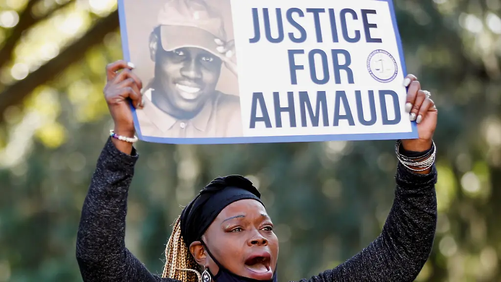 2021-10-18T144033Z-1084590140-RC2DCQ9MBJZW-RTRMADP-3-USA-JUSTICE-HATECRIMES-ARBERY