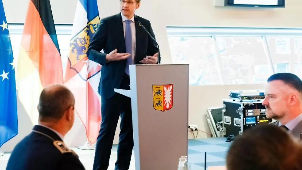 Daniel-Guenther-CDU-Ministerpraesident-Schleswig-Holsteins-spricht