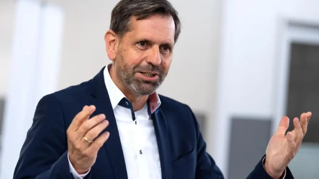 Olaf-Lies-SPD-Umweltminister-von-Niedersachsen-spricht
