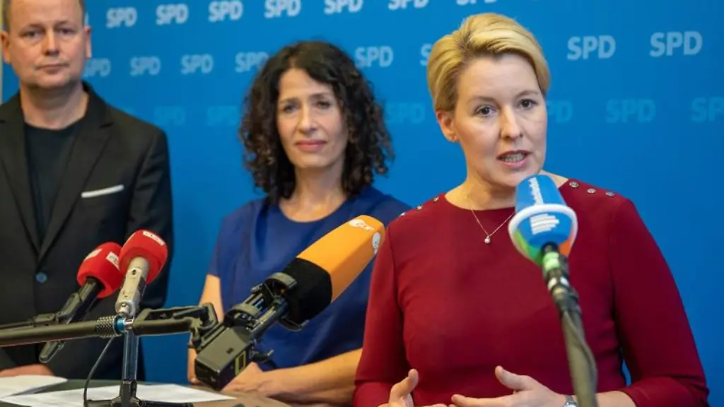 SPD-Landesvorsitzende-Franziska-Giffey-r-Gruenen-Spitzenkandidatin-Bettina-Jarasch-und-Kultursenator-Klaus-Lederer-Die-Linke