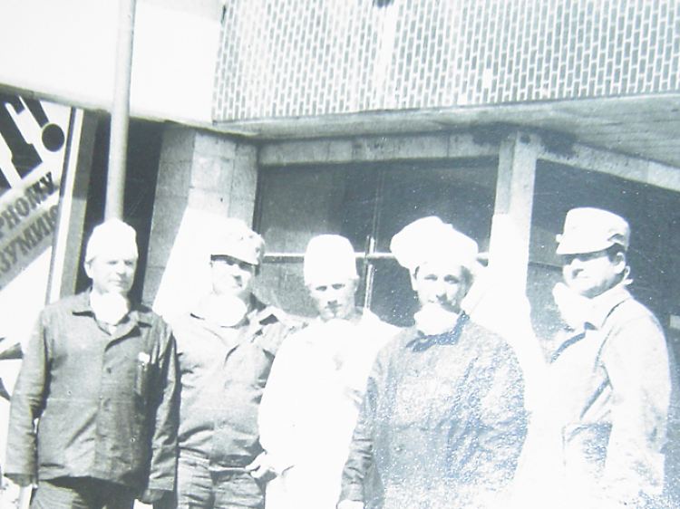 Ligun (Mitte) während seines Einsatzes in Tschernobyl.