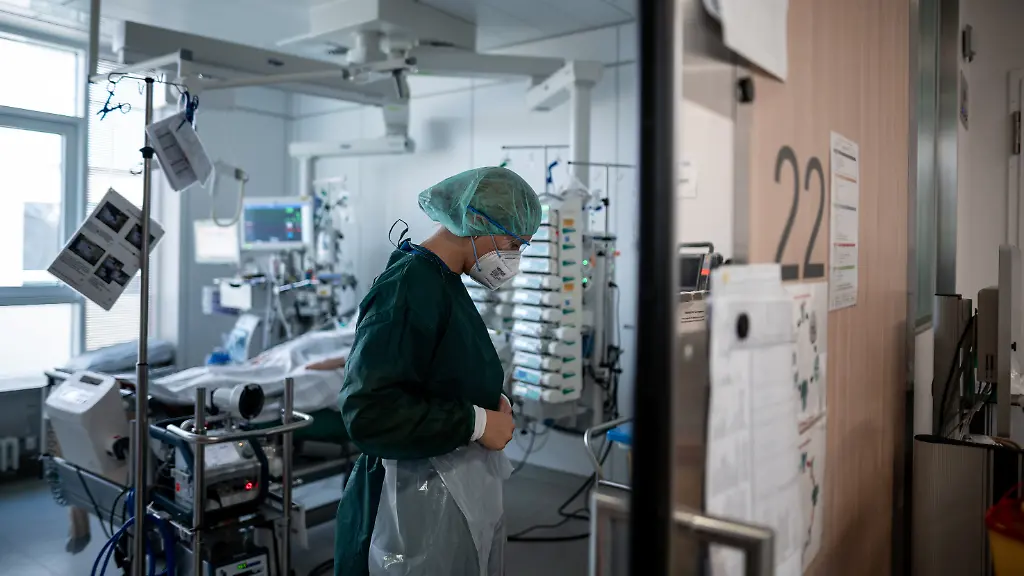 Von-einer-Entspannung-auf-den-Stationen-ist-laut-Intensivmedizinern-nicht-zu-sprechen