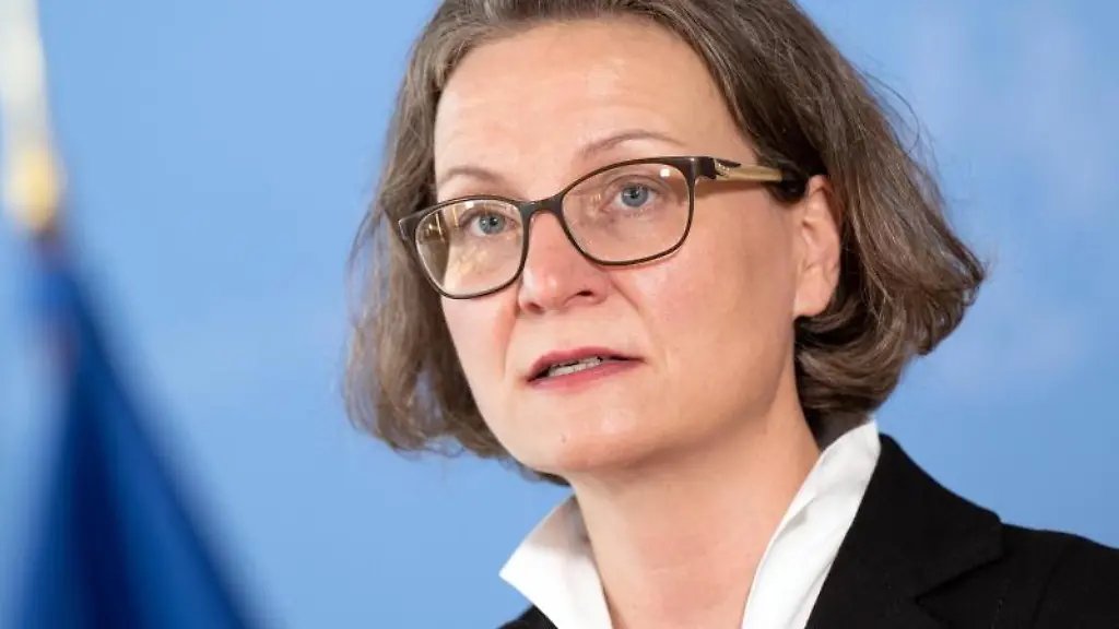 Ina-Scharrenbach-CDU-spricht