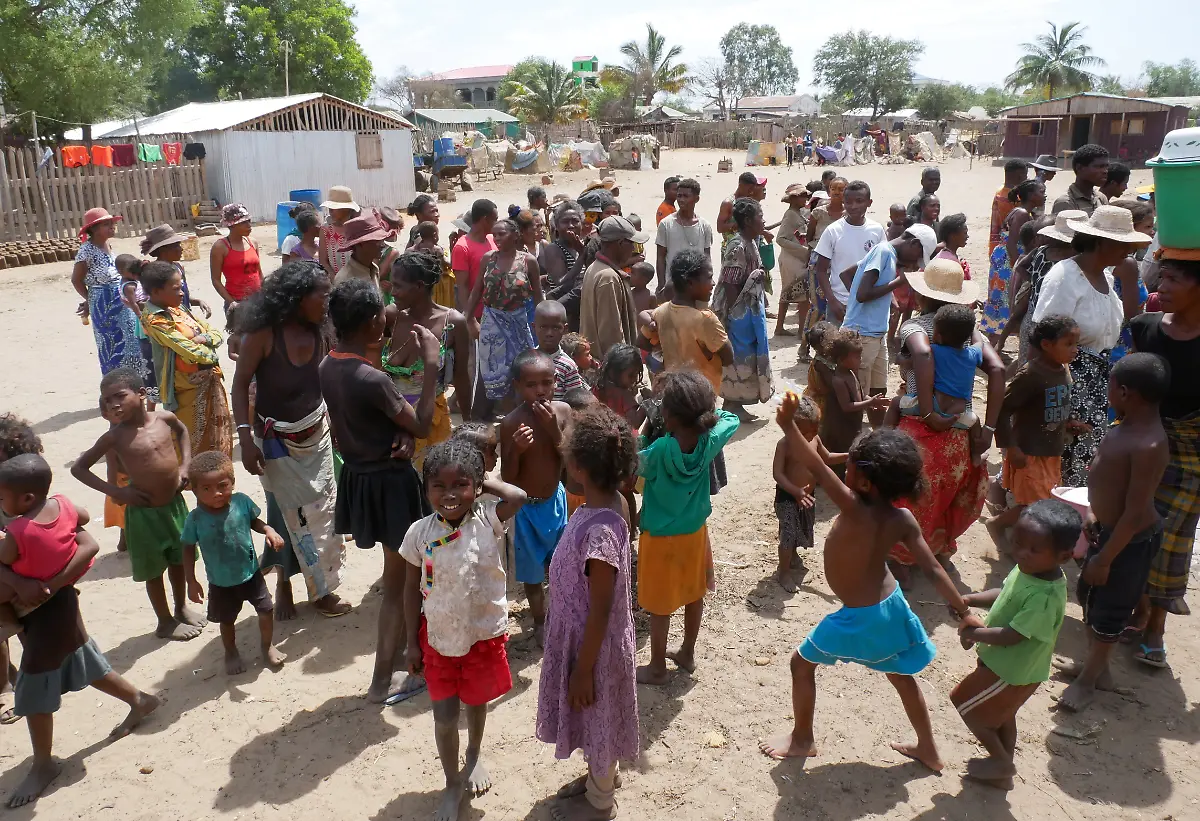 2021-10-11T070126Z-1905881441-RC2LZP9ZP1OS-RTRMADP-3-CLIMATE-CHANGE-MADAGASCAR-FAMINE