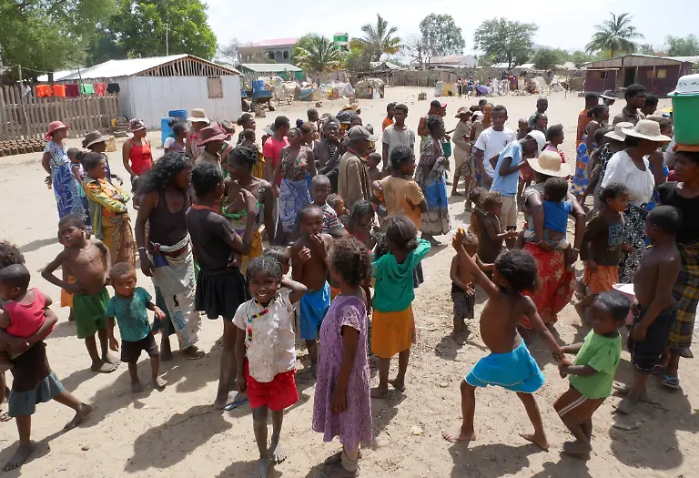 2021-10-11T070126Z-1905881441-RC2LZP9ZP1OS-RTRMADP-3-CLIMATE-CHANGE-MADAGASCAR-FAMINE