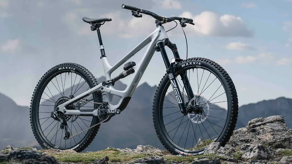 R-FA-BikePortraits-CO-AS-2781-H