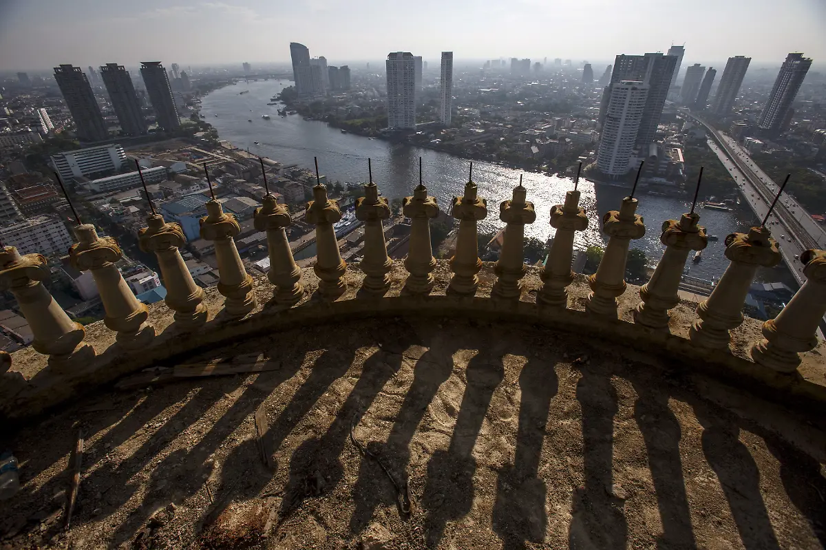 2015-04-19T120000Z-1133722297-GF10000065346-RTRMADP-3-THAILAND-DAILYLIFE