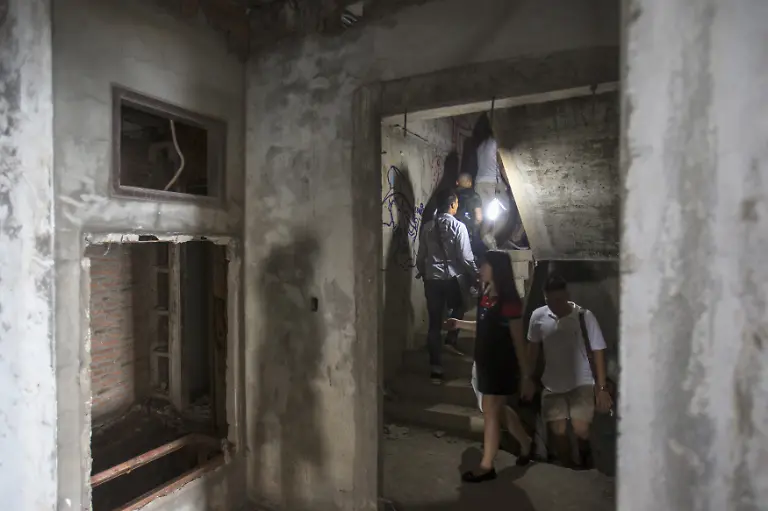 2015-04-19T120000Z-1235384299-GF10000065345-RTRMADP-3-THAILAND-DAILYLIFE