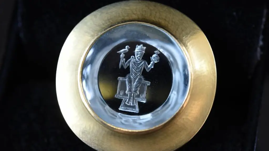 Der-Goslarer-Kaiserring-2014-fotografiert-im-Moenchehaus-Museum