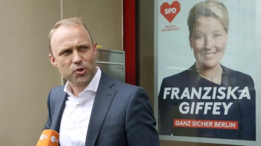 Sebastian-Czaja-FDP-geht-zur-SPD-Landeszentrale