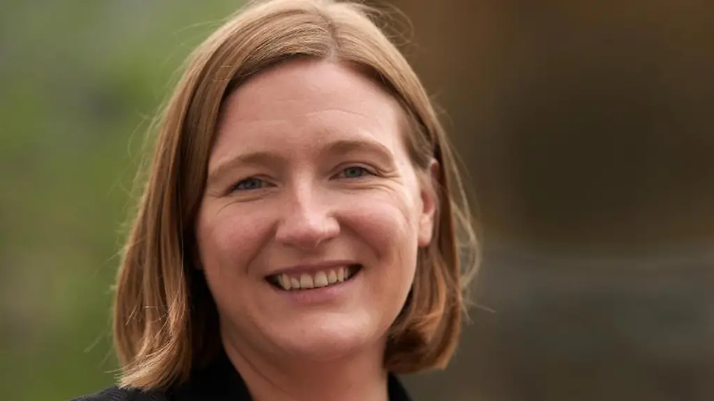 Katharina-Binz-Buendnis-90-Die-Gruenen-Ministerin-fuer-Familie-in-Rheinland-Pfalz-laechelt