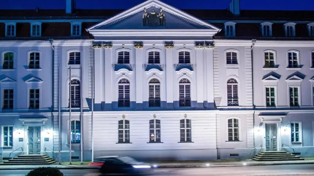 Das-Hauptgebaeude-der-Universitaet-Greifswald