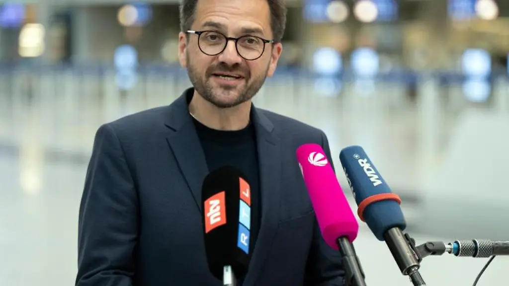 Thomas-Kutschaty-SPD-gibt-ein-Statement-ab