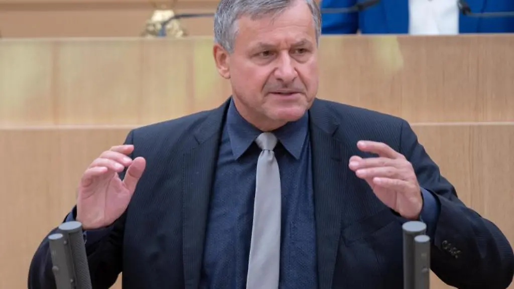 Hans-Ulrich-Ruelke-im-Landtag-von-Baden-Wuerttemberg