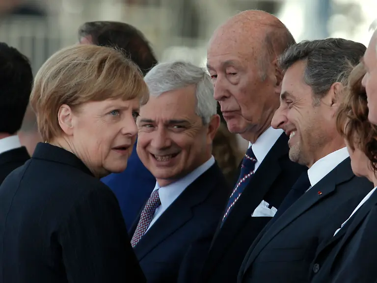 2014-06-06T120000Z-352612419-LR2EA66124J98-RTRMADP-3-DDAY-ANNIVERSARY