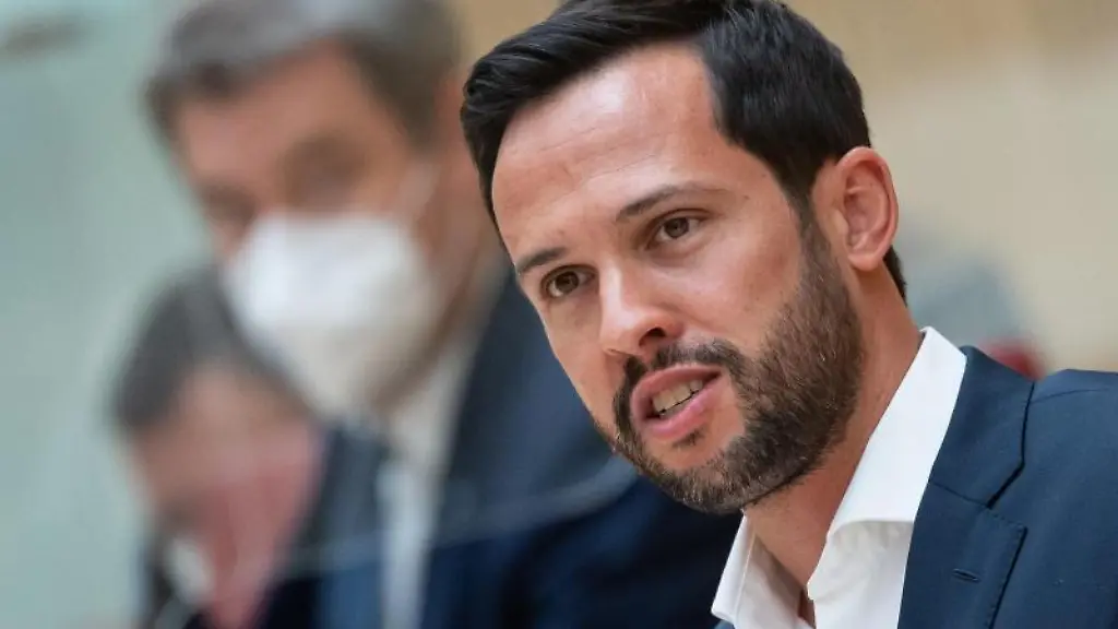 Martin-Hagen-Fraktionsvorsitzender-der-FDP-im-Bayerischen-Landtag