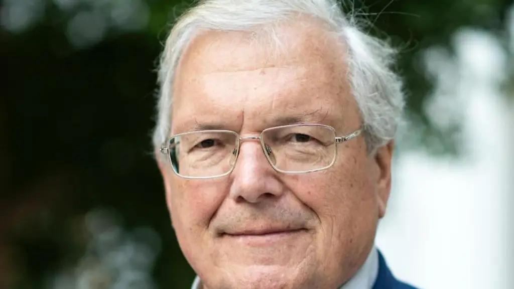 Hubert-Weiger-bei-einer-Pressekonferenz