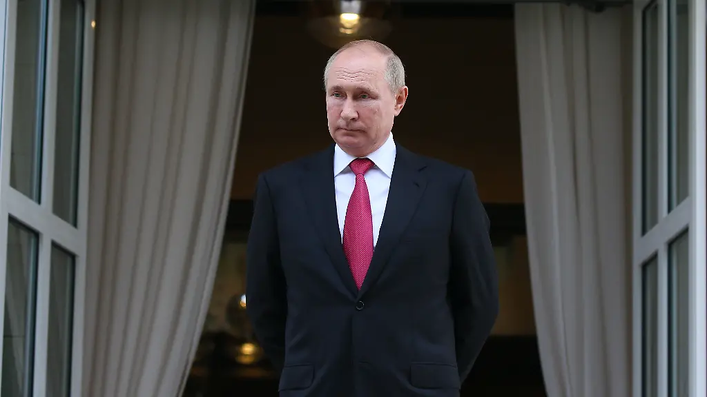 Die-Staatsagentur-Ria-Nowosti-veroeffentlichte-in-ihrem-Telegramkanal-Kremlinpool-ein-gut-gefuelltes-Bierglas-zu-der-Vatertagsmeldung-von-Putin