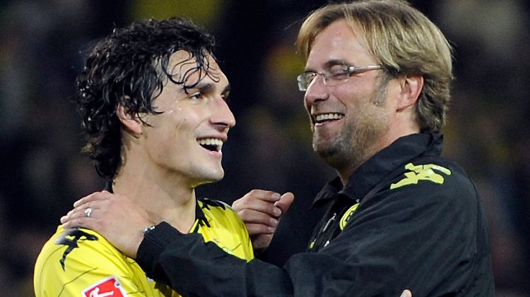 Nein, das ist nicht seine alte Liebe: Dortmunds Trainer Jürgen Klopp mit Rückkehrer Mats Hummels.