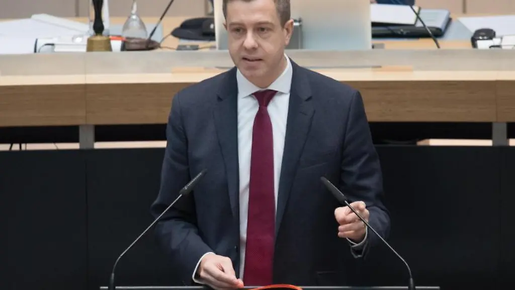 Stefan-Evers-CDU-Generalsekretaer-spricht-bei-einer-Plenarsitzung-im-Berliner-Abgeordnetenhaus