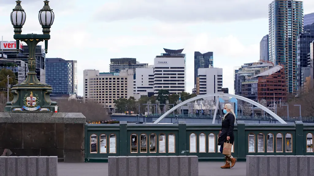 2021-10-03T222933Z-1953400598-RC2M2Q9QEW75-RTRMADP-3-HEALTH-CORONAVIRUS-AUSTRALIA