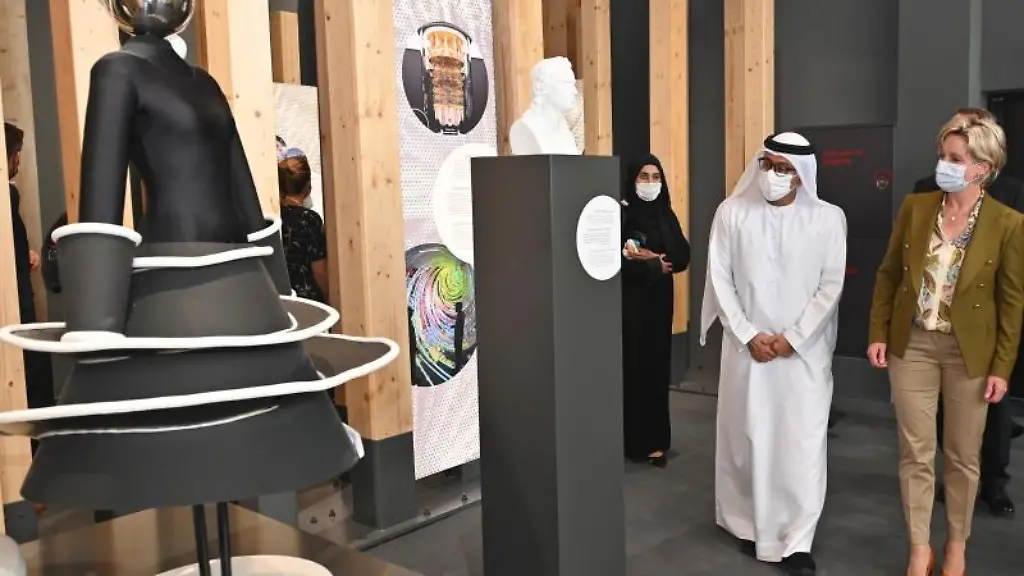 Dawood-Abdul-Rahman-Abdullah-Al-Hajri-l-und-Nicole-Hoffmeister-Kraut-auf-der-Expo